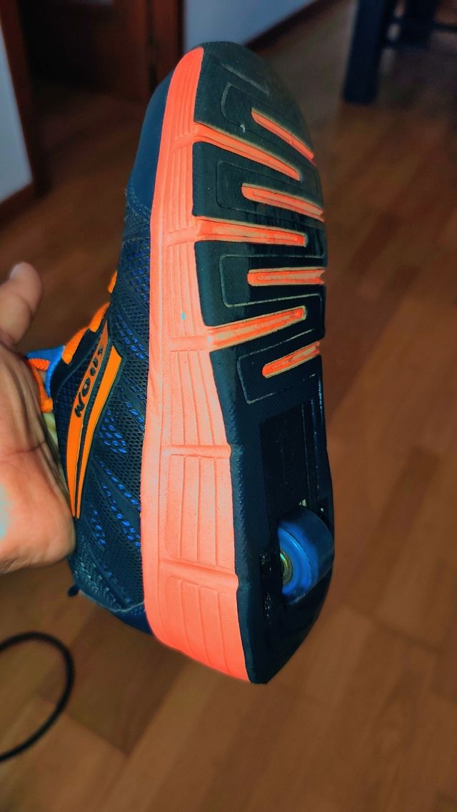 Zapatillas WOHS con Ruedas Retráctiles Azul Oscuro