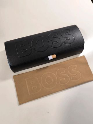 Funda y bolsa para gafas Hugo Boss