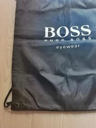 Funda y bolsa para gafas Hugo Boss
