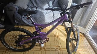 Bicicleta de Descenso Commencal 26
