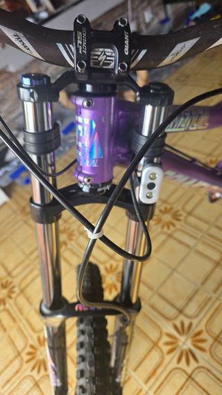 Bicicleta de Descenso Commencal 26
