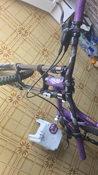 Bicicleta de Descenso Commencal 26