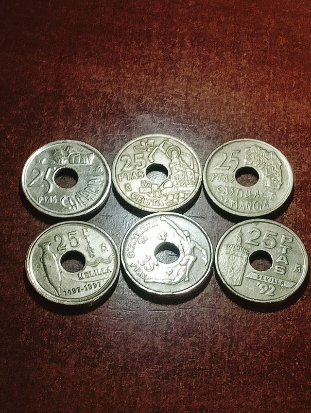 Lote 6 monedas 25 pesetas con agujero