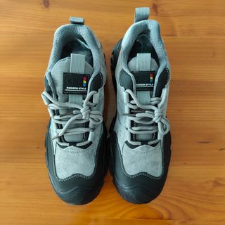 Zapatos de seguridad nuevos