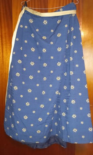 Falda huerta con pliegues y estampado floral