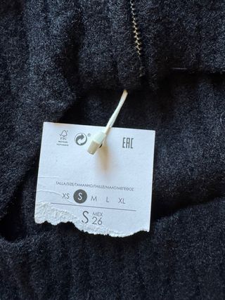 Jersey Bershka negro con cremallera