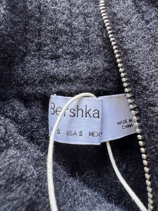 Jersey Bershka negro con cremallera