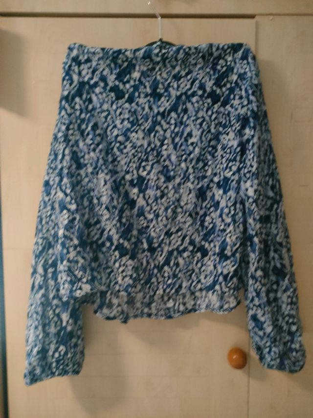 Blusa Stradivarius Estampada Talla M de segunda mano por 12 EUR en