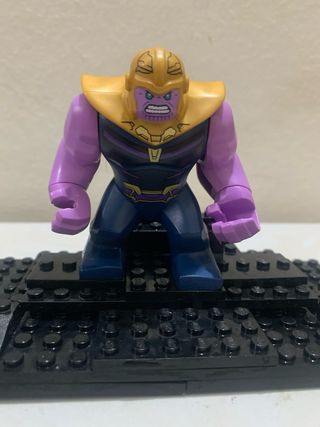Figura tipo LEGO Big Fig – Thanos (Marvel)