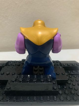 Figura tipo LEGO Big Fig – Thanos (Marvel)