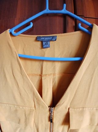 Blusa color mostaza Primark con cremallera