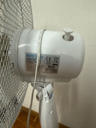 Ventilador de pie blanco