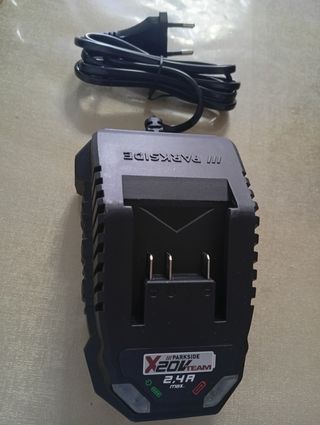 Cargador Parkside 20V 2.4A