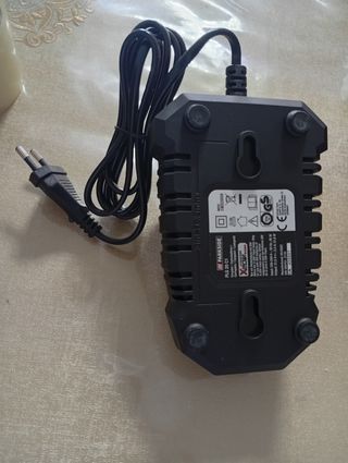 Cargador Parkside 20V 2.4A