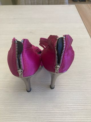 Zapatos de tacón fucsia La Strada