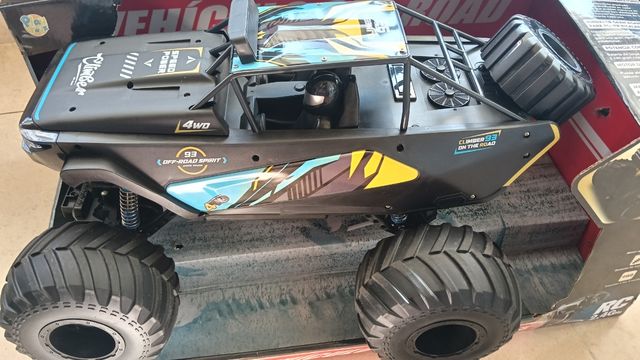 Coche RC Todoterreno 4x4 como nuevo