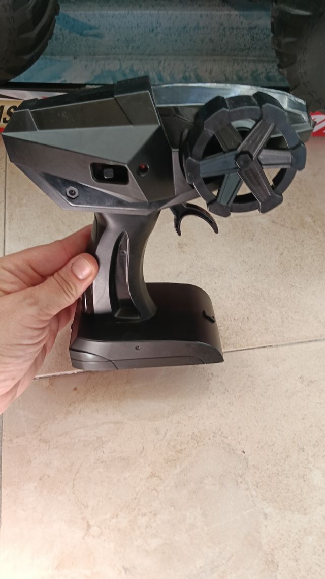 Coche RC Todoterreno 4x4 como nuevo