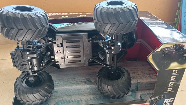 Coche RC Todoterreno 4x4 como nuevo