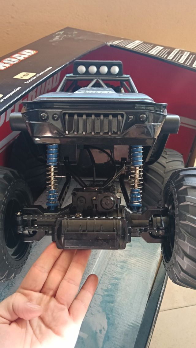 Coche RC Todoterreno 4x4 como nuevo