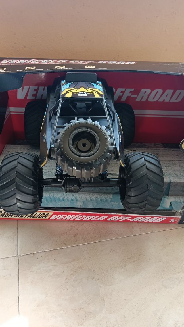 Coche RC Todoterreno 4x4 como nuevo