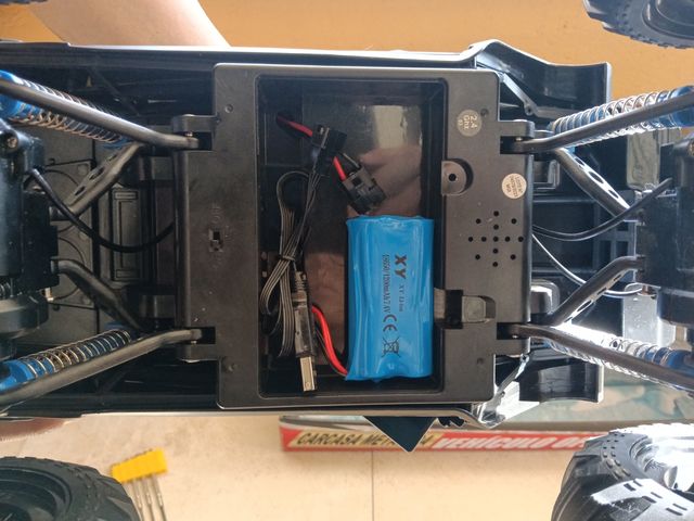 Coche RC Todoterreno 4x4 como nuevo