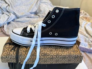 Zapatillas estilo Converse Negras y Blancas