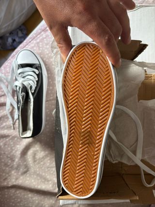 Zapatillas estilo Converse Negras y Blancas