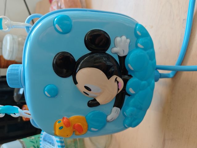 Pistola de agua con mochila azul