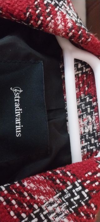 Americana cuadros roja Stradivarius XS