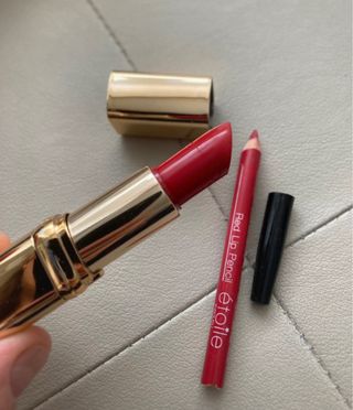 Pintalabios y Lápiz Labial Rojo