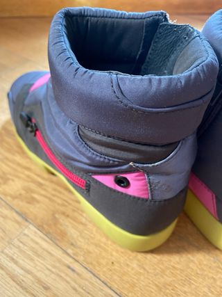 Botines Camper negros y rosas