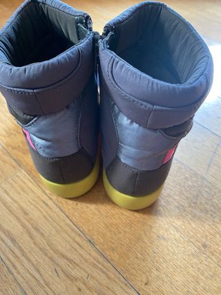 Botines Camper negros y rosas