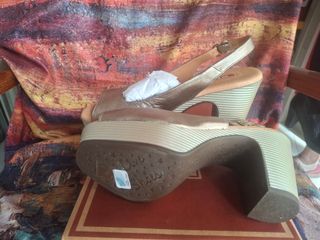 Sandalias doradas piel tacon plataforma 37