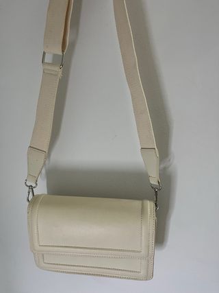 Bolso Stradivarius crema
