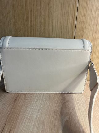 Bolso Stradivarius crema