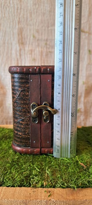 Armarito de costura mágico en miniatura