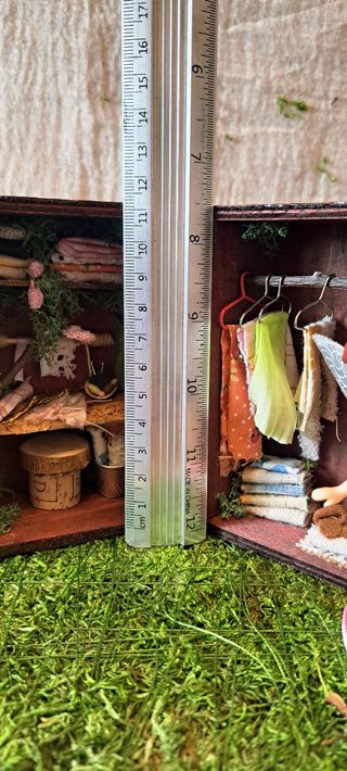 Armarito de costura mágico en miniatura