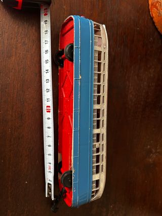 Autobús de juguete antiguo .