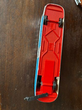 Autobús de juguete antiguo .