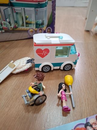 Lego Friends Hospital y Ambulancia 41394