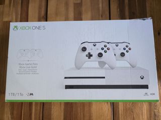 Xbox One S  (solo caja)