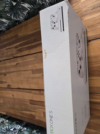 Xbox One S  (solo caja)