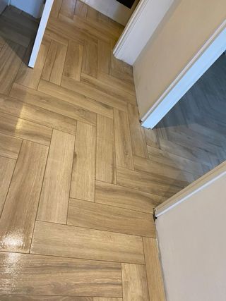 Suelo de madera sobre suelo