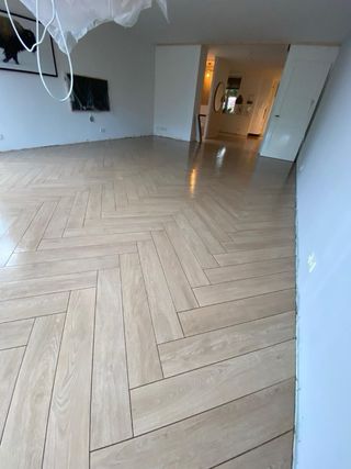 Suelo de madera sobre suelo