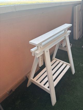 Caballete de madera blanco