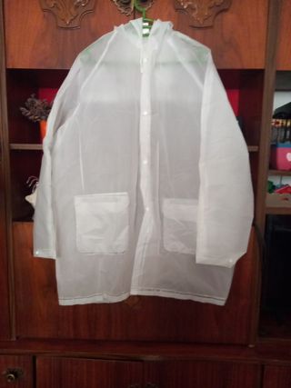 Chubasquero blanco