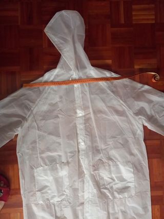 Chubasquero blanco