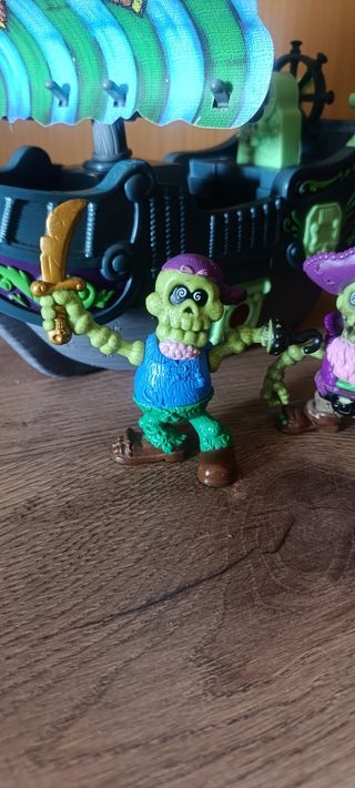 Barco Pirata con Figuras