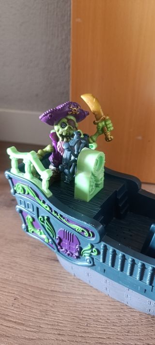 Barco Pirata con Figuras