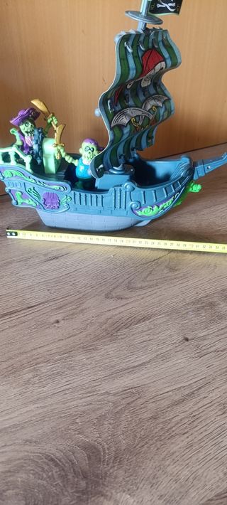 Barco Pirata con Figuras